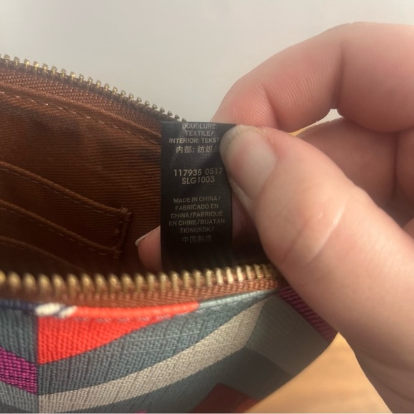 Fossil RFID Pouch Clutch Wallet Geometric Chevron Multi Color - Picture 8 of 8